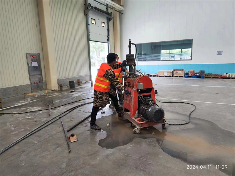 小榄镇厂房地面下沉塌陷注浆加固施工